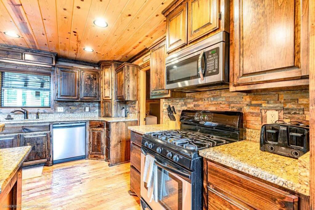 Iron Horse Lodge Sleeps 18, Games, Fire Pit, Hot Tub, Ev, More 브로큰보우 외부 사진