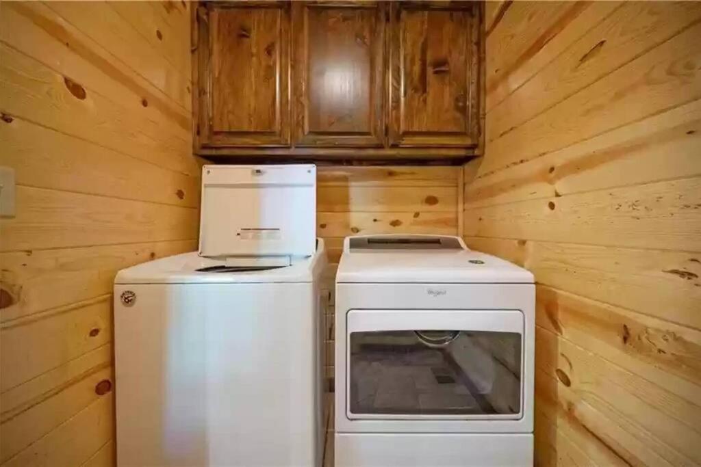 Iron Horse Lodge Sleeps 18, Games, Fire Pit, Hot Tub, Ev, More 브로큰보우 외부 사진