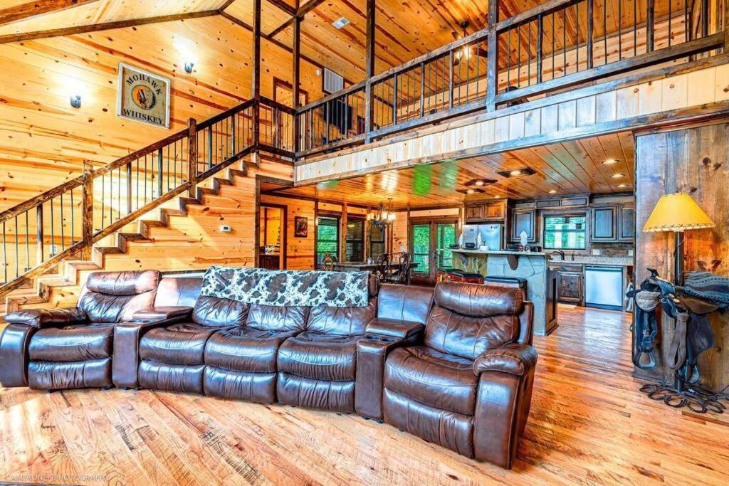 Iron Horse Lodge Sleeps 18, Games, Fire Pit, Hot Tub, Ev, More 브로큰보우 외부 사진