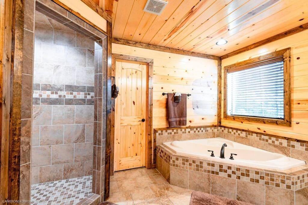 Iron Horse Lodge Sleeps 18, Games, Fire Pit, Hot Tub, Ev, More 브로큰보우 외부 사진
