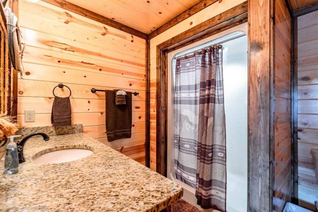 Iron Horse Lodge Sleeps 18, Games, Fire Pit, Hot Tub, Ev, More 브로큰보우 외부 사진