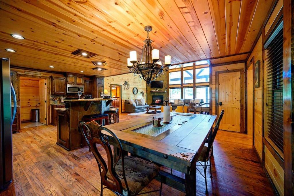 Iron Horse Lodge Sleeps 18, Games, Fire Pit, Hot Tub, Ev, More 브로큰보우 외부 사진