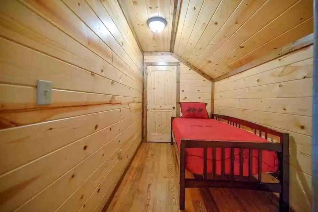 Iron Horse Lodge Sleeps 18, Games, Fire Pit, Hot Tub, Ev, More 브로큰보우 외부 사진