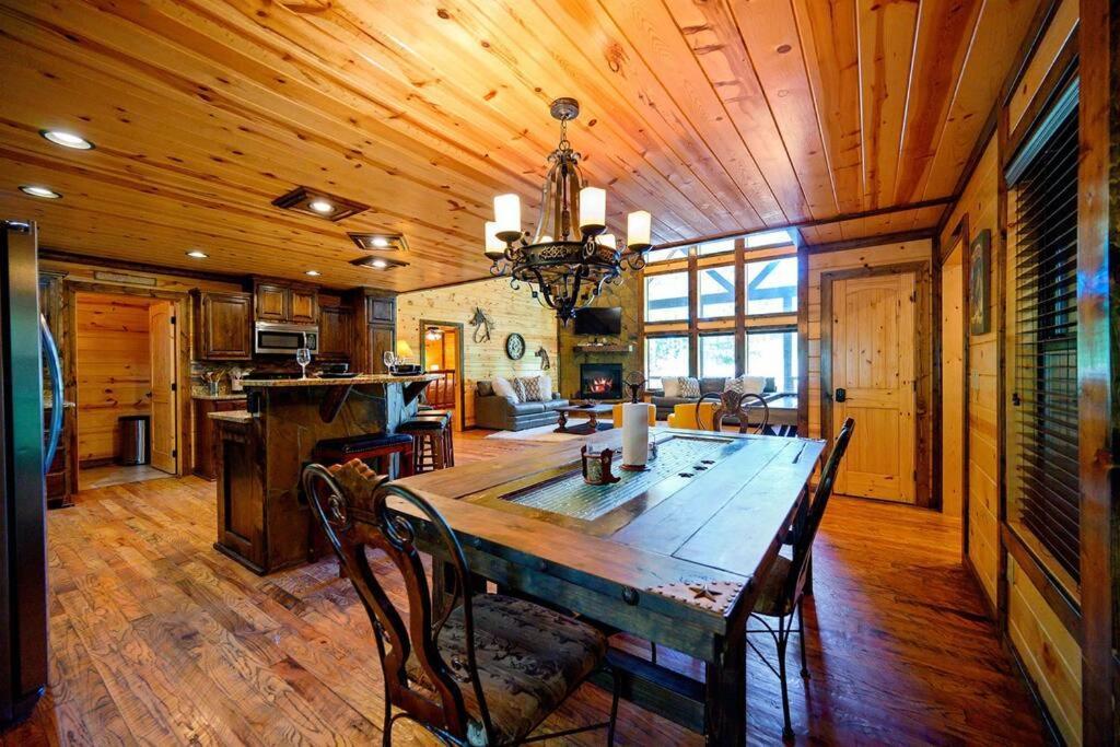 Iron Horse Lodge Sleeps 18, Games, Fire Pit, Hot Tub, Ev, More 브로큰보우 외부 사진