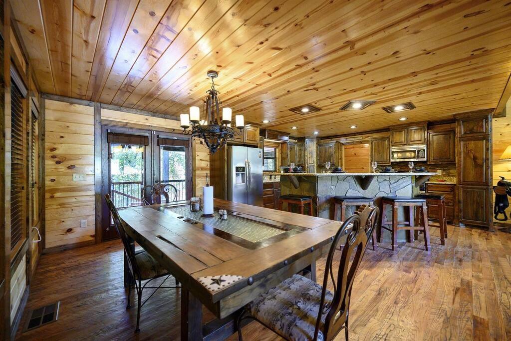 Iron Horse Lodge Sleeps 18, Games, Fire Pit, Hot Tub, Ev, More 브로큰보우 외부 사진