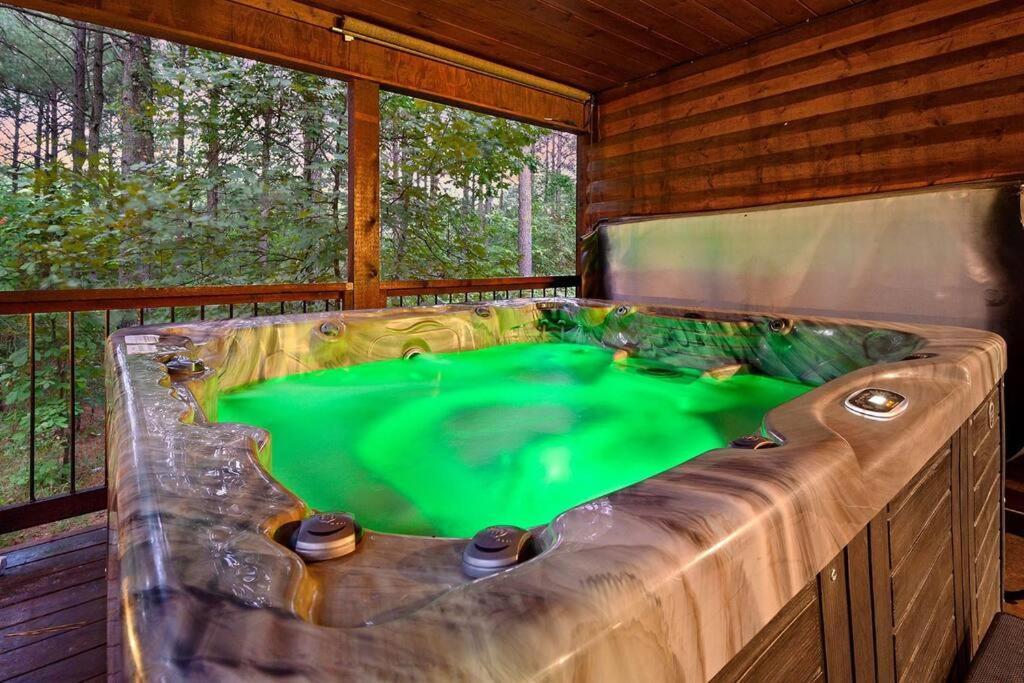 Iron Horse Lodge Sleeps 18, Games, Fire Pit, Hot Tub, Ev, More 브로큰보우 외부 사진